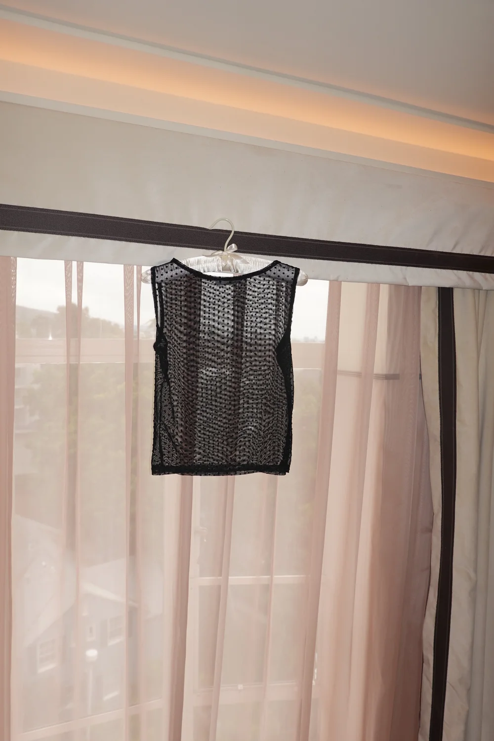 トップス gadid aninom /GIGI BLACK GigiHadidBlackOneShoulderTankT